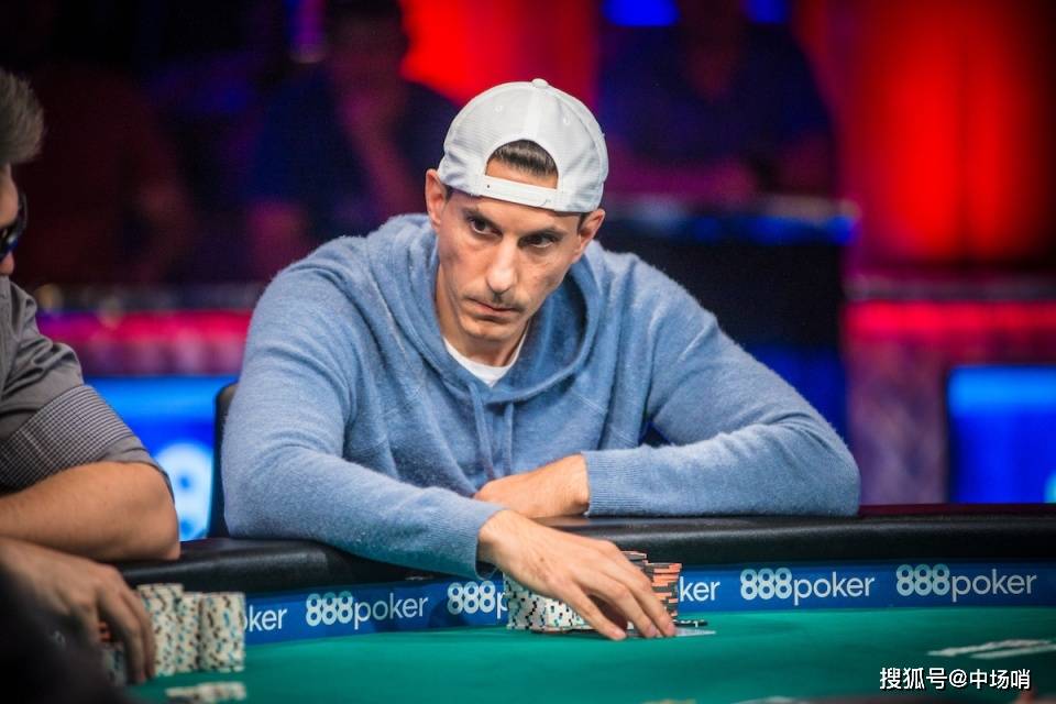 IM体育官网入口-名宿现身球场观赛，扫货球队表现并发表看法