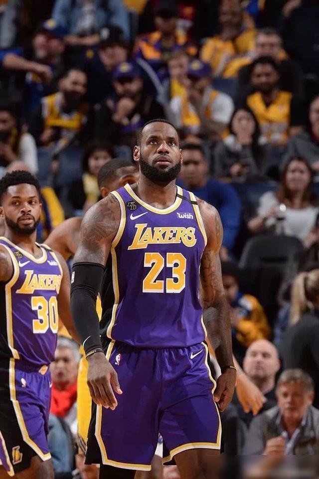 江苏队险胜湖人，布克刷新纪录