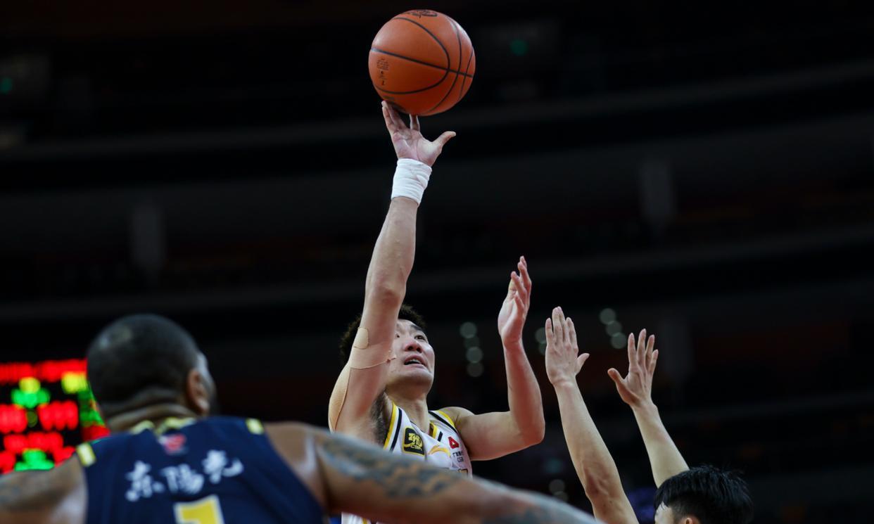 辽宁队领先，关键球员伤愈回归士气高涨