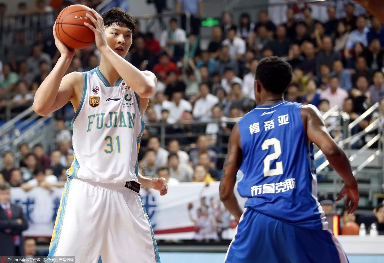 IM体育平台-福建队鏖战凯尔特人，陶汉林状态火热