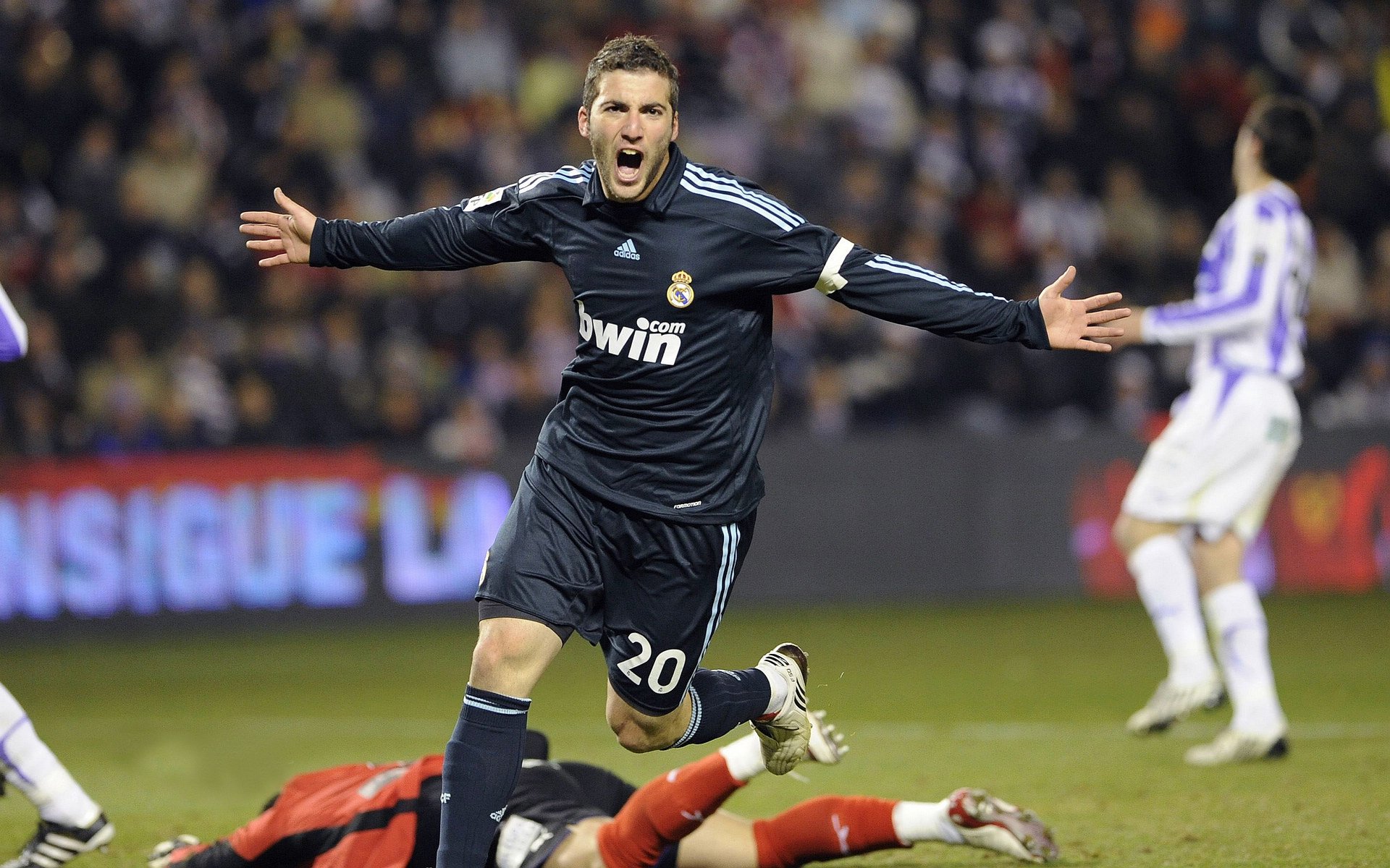 IM体育App下载-北欧寒夜，南欧孤星，当拜仁绝杀挪威，C罗扛起全队